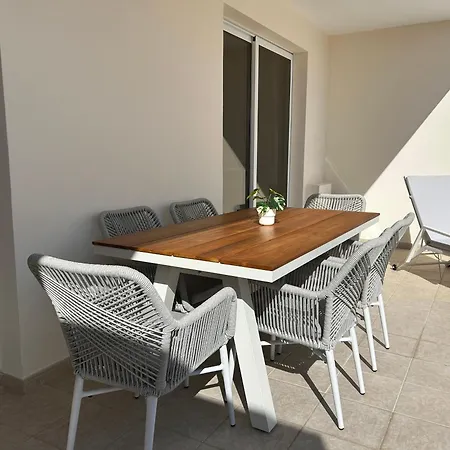 Nissi Elena -sunshine Apartment *